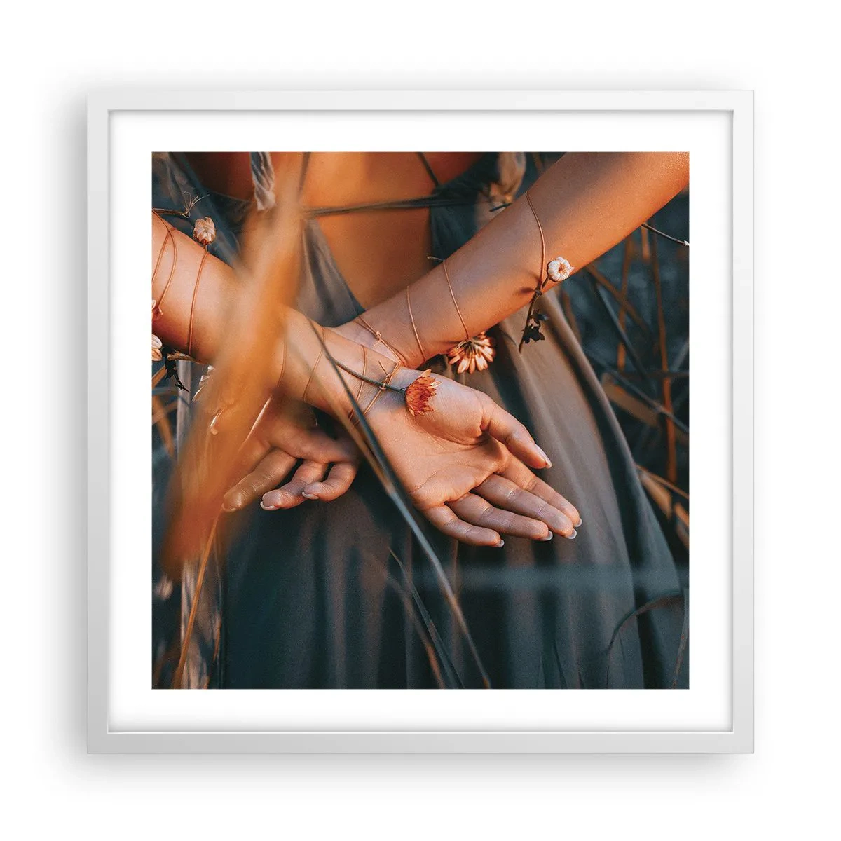 Poster in een witte lijst - Verbonden met de natuur - 50x50 cm