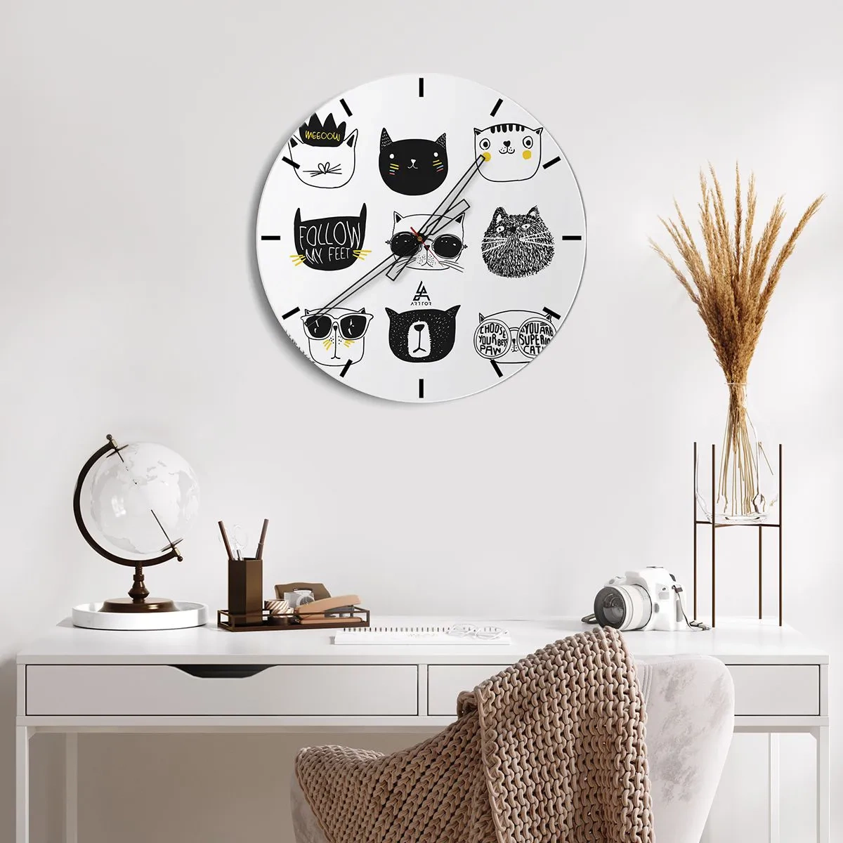 Wandklok - Klok - Grappige illustraties van kattengezichten - 30x30cm - Iedereen is anders - Moderne wanddecoratie voor woonkamer, keuken en slaapkamer ARTTOR
