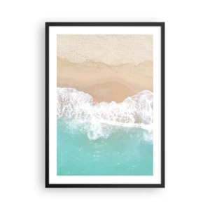 Poster in een zwarte lijst - Een strand met uitzicht op de zeegolven en het gouden zand - 50x70cm - Een strelende aanraking - Moderne wanddecoratie voor woonkamer en slaapkamer ARTTOR