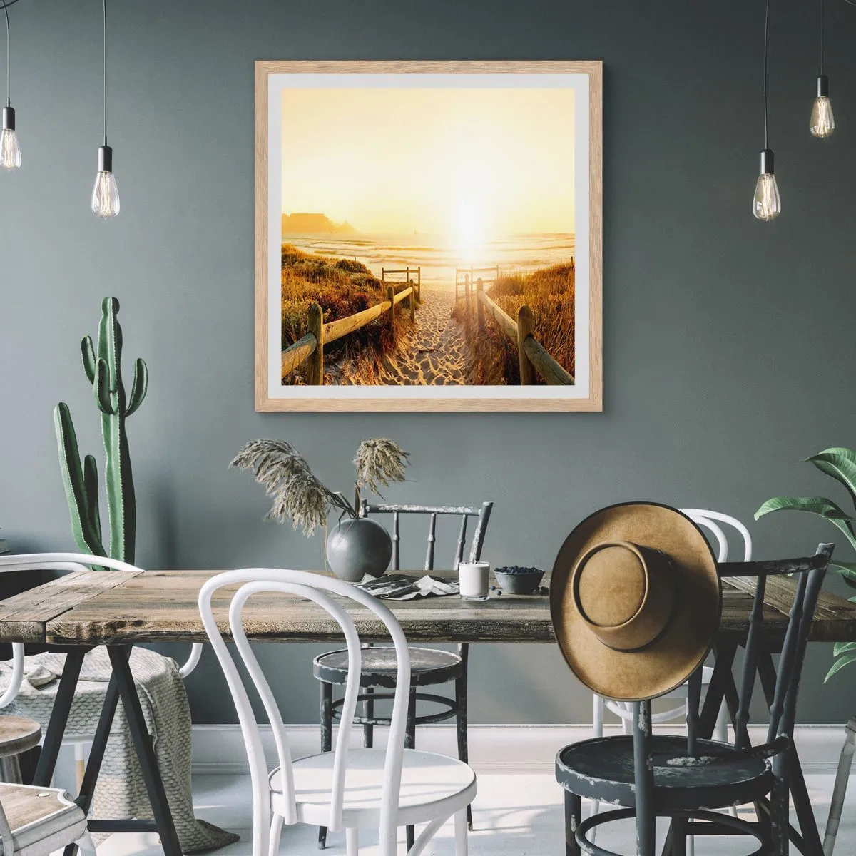 Een poster in een licht eiken lijst - Over het duin, richting de zon - 60x60 cm