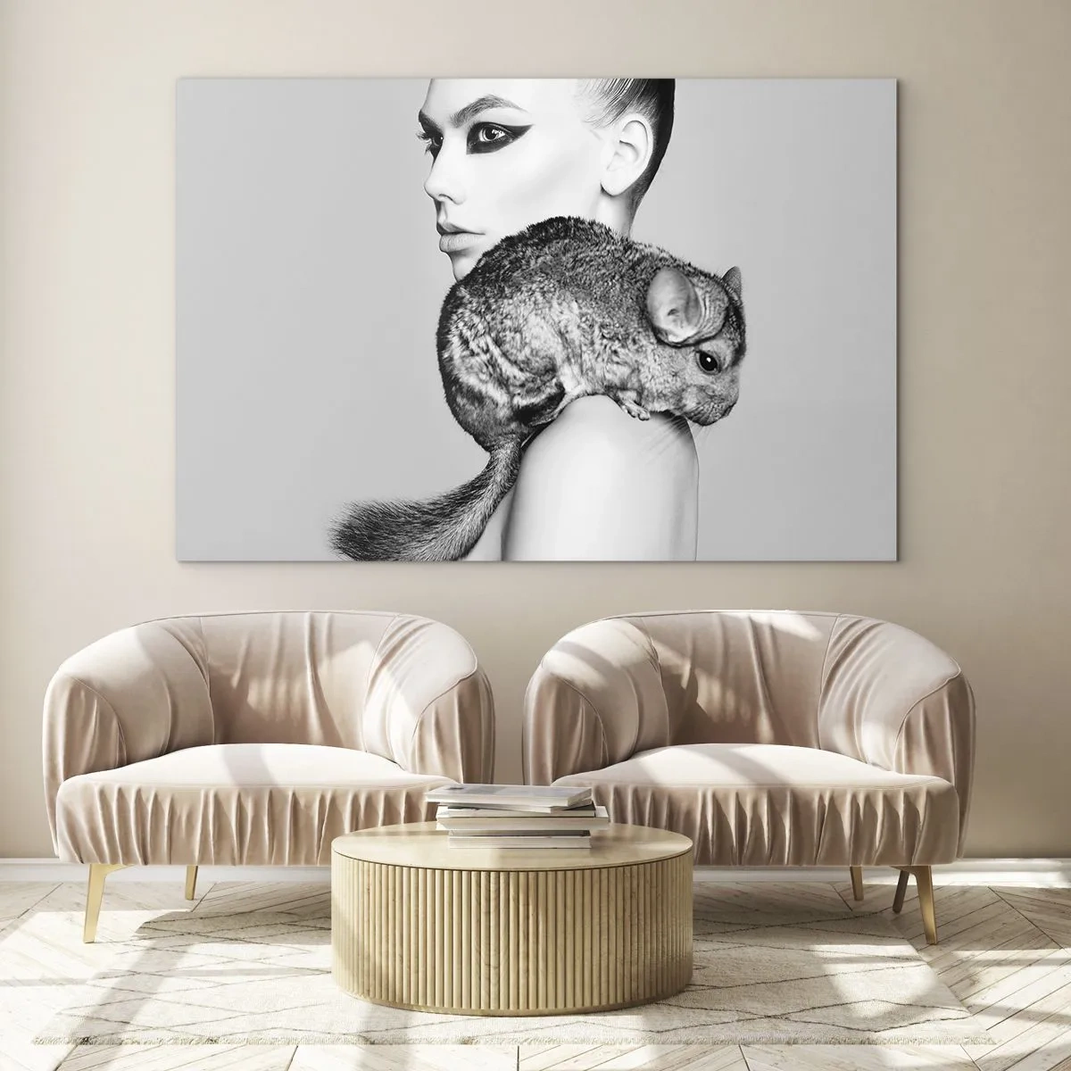 Schilderen op glas - Portret van een vrouw met een chinchilla in zwart-wit - 70x50cm - Dame met een chinchilla - Moderne wanddecoratie voor woonkamer en slaapkamer ARTTOR