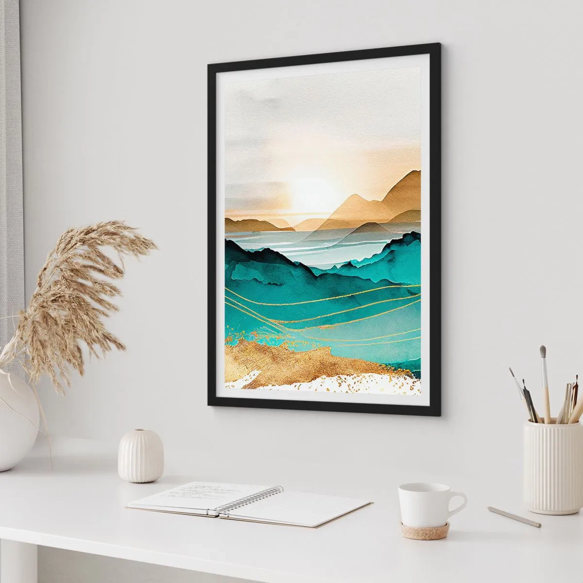 Poster in een zwarte lijst - Een schilderachtig berglandschap in tinten turquoise en goud - 50x70cm - Op de rand van abstractie – landschap - Moderne wanddecoratie voor woonkamer en slaapkamer ARTTOR