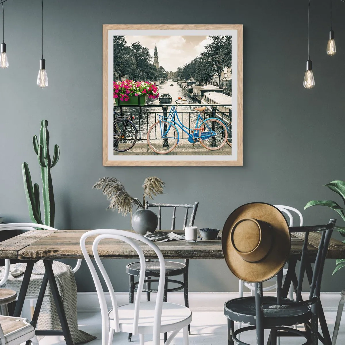 Een poster in een licht eiken lijst - De kleuren van de Amsterdamse straat - 30x30 cm