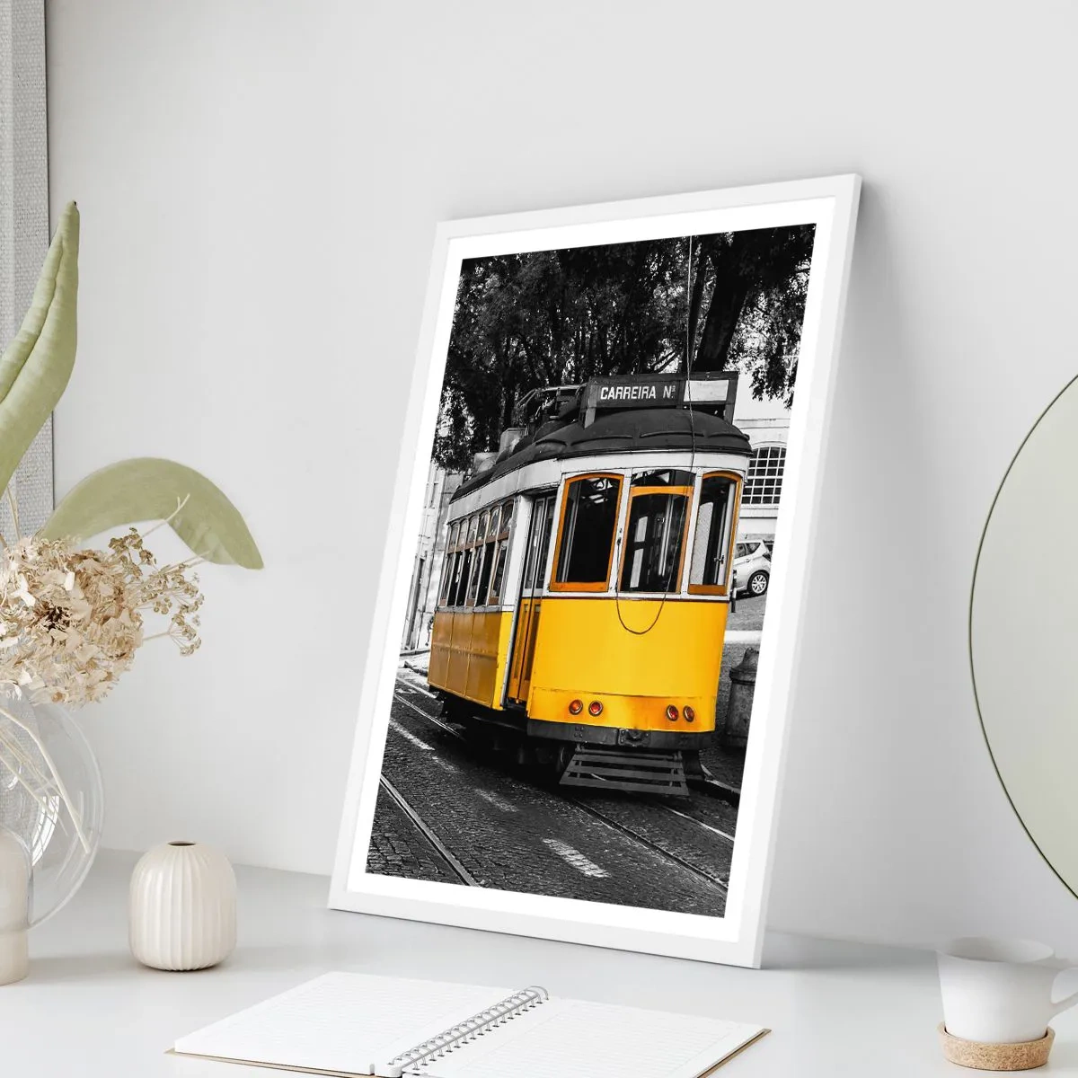 Poster in een witte lijst - En op de achtergrond fado - 70x100 cm