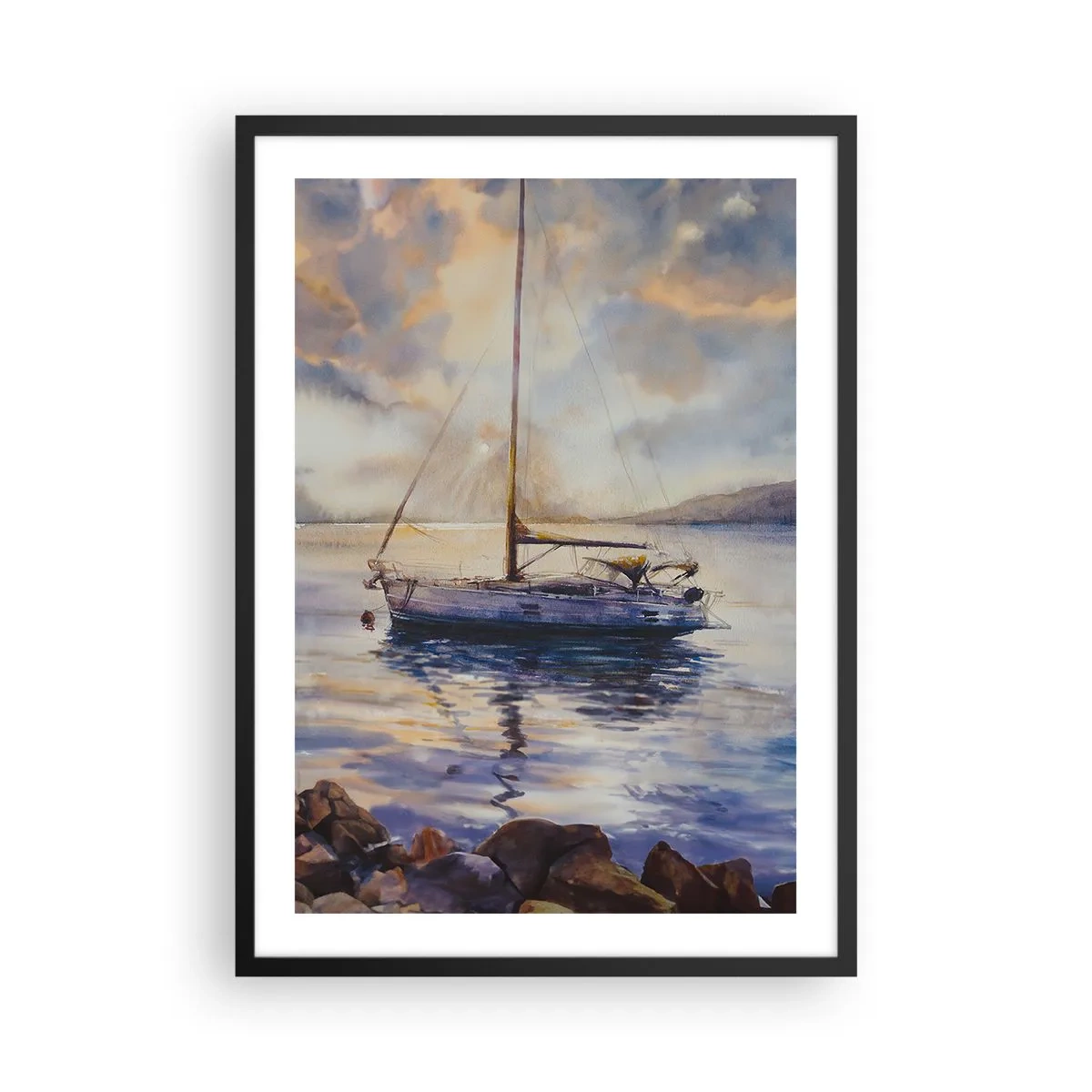 Poster in een zwarte lijst - Een zeilboot op kalm water in het licht van de zonsondergang - 50x70cm - Avond aan de baai - Moderne wanddecoratie voor woonkamer en slaapkamer ARTTOR