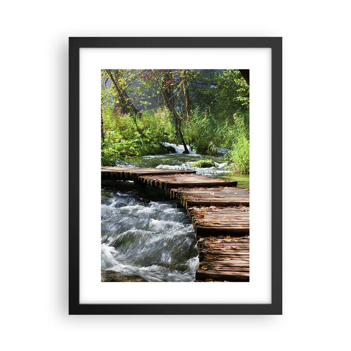 Poster in een zwarte lijst - Boven de schuimige waterval - 30x40 cm