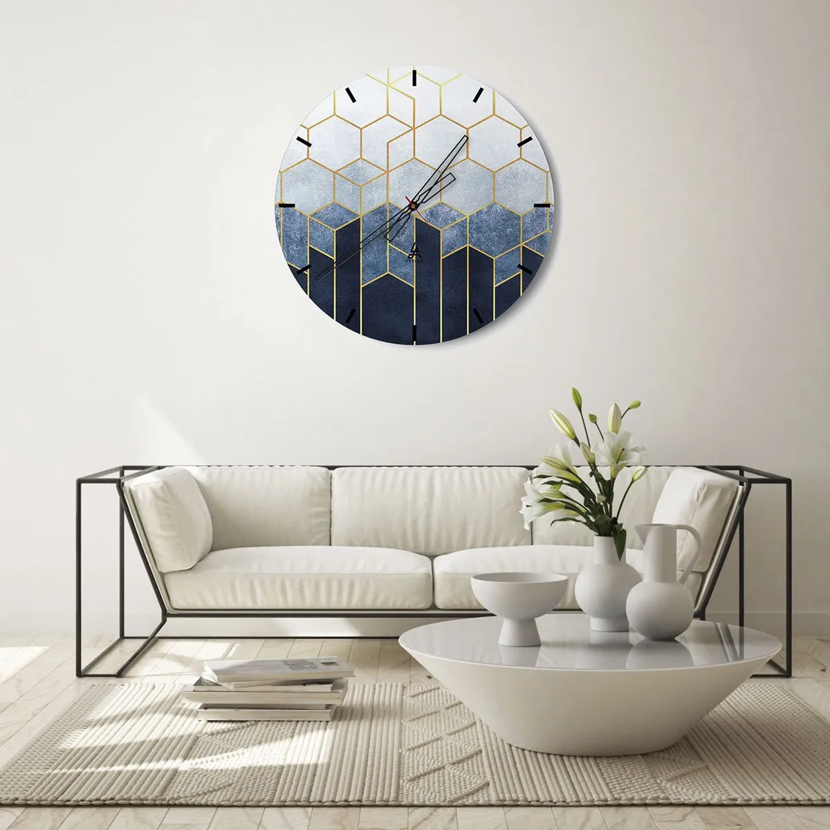 Wandklok - Klok - Geometrisch kubuspatroon in tinten blauw en goud - 30x30cm - Compositie in een gesyncopeerd ritme - Moderne wanddecoratie voor woonkamer, keuken en slaapkamer ARTTOR