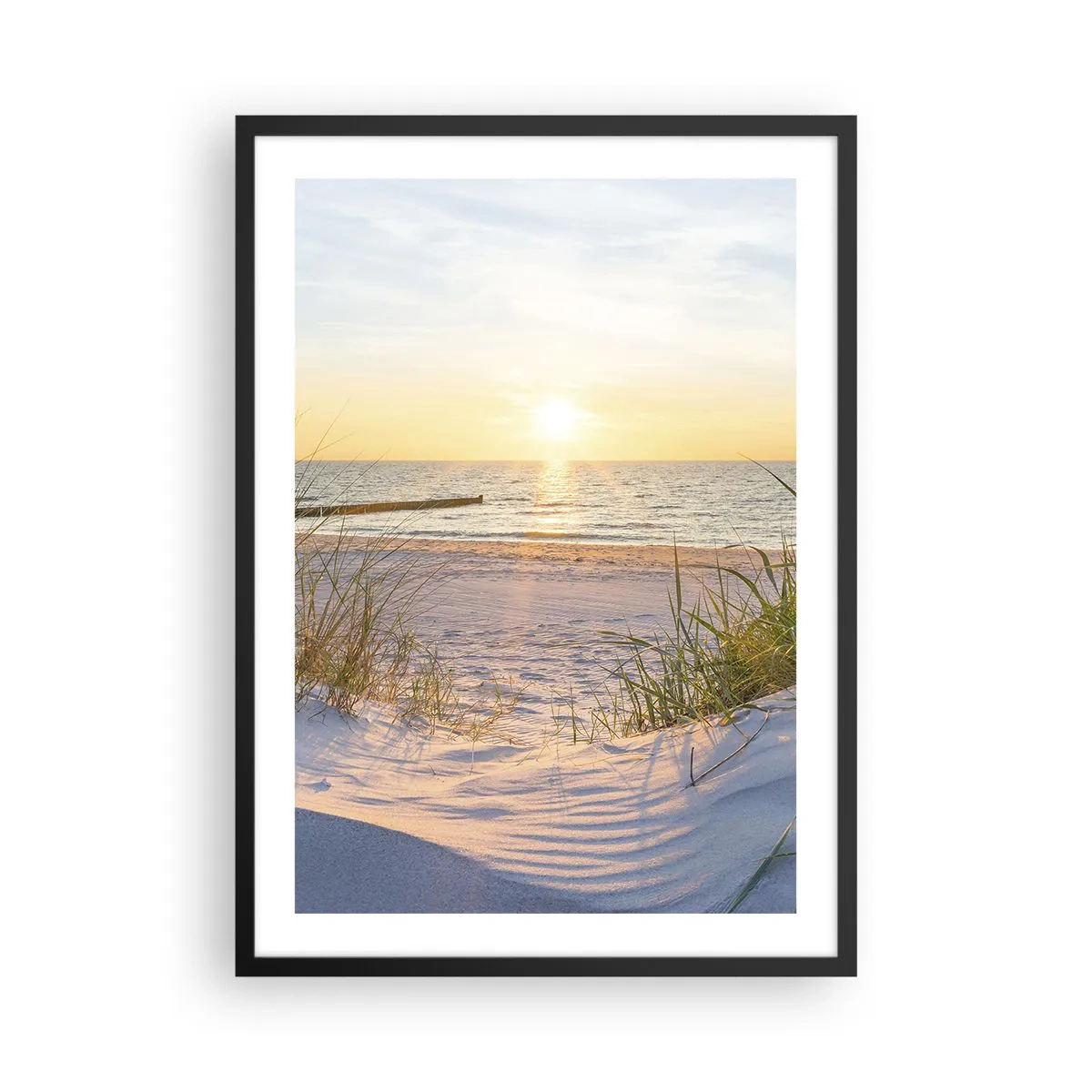 Poster in een zwarte lijst - Zonsondergangstrand met uitzicht op zee - 50x70cm - Het geluid van de zee, het zingen van vogels, een wild strand tussen het gras... - Moderne wanddecoratie voor woonkamer en slaapkamer ARTTOR