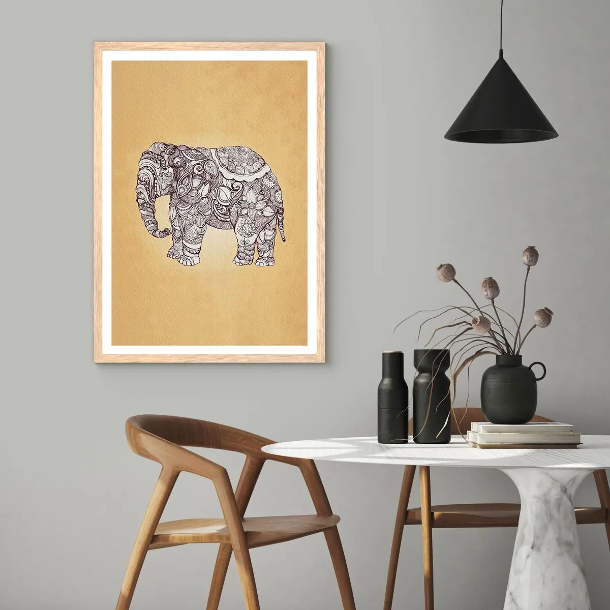 Een poster in een licht eiken lijst - De olifant heeft zichzelf bedekt - 70x100 cm