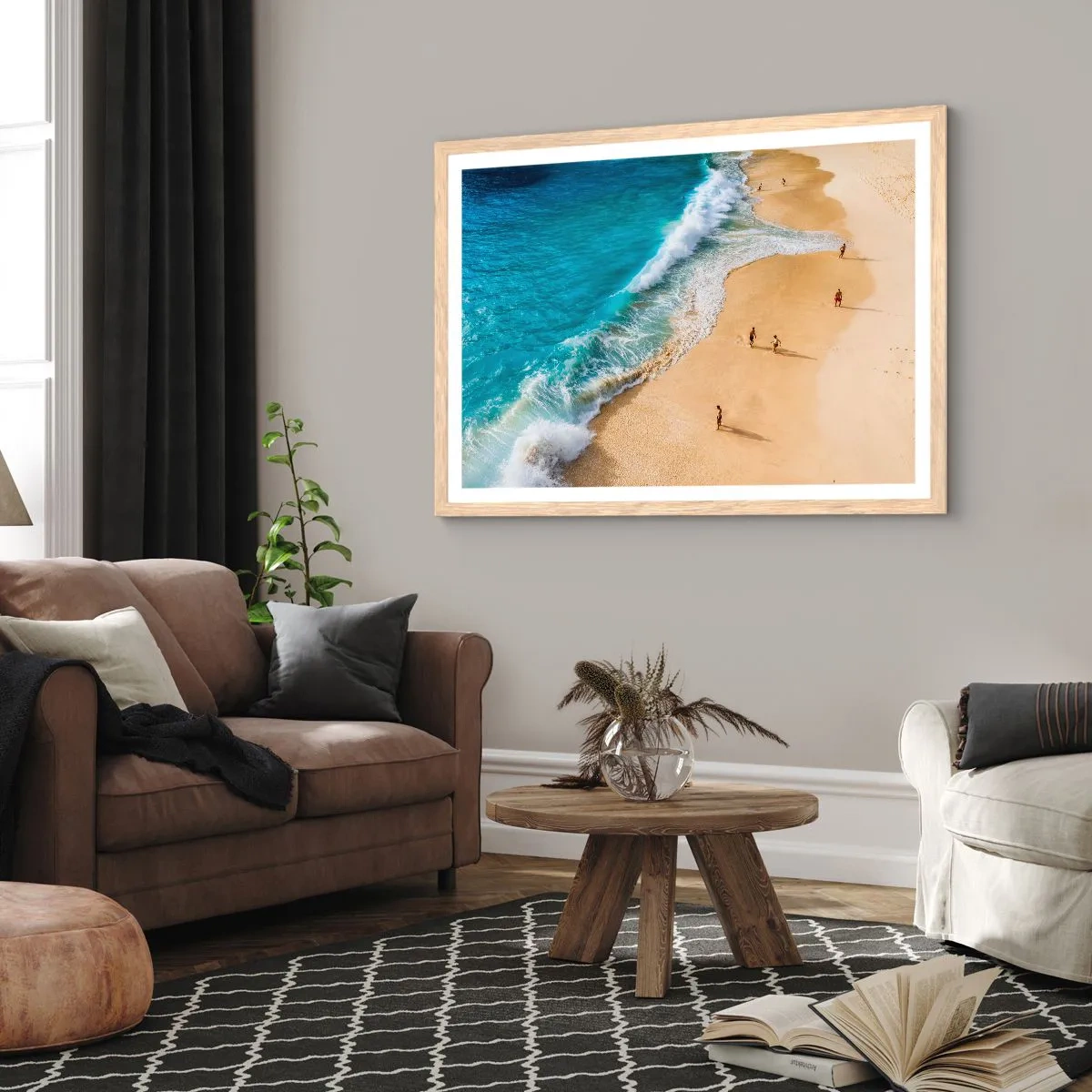 Een poster in een licht eiken lijst - En dan de zon, het strand… - 91x61 cm