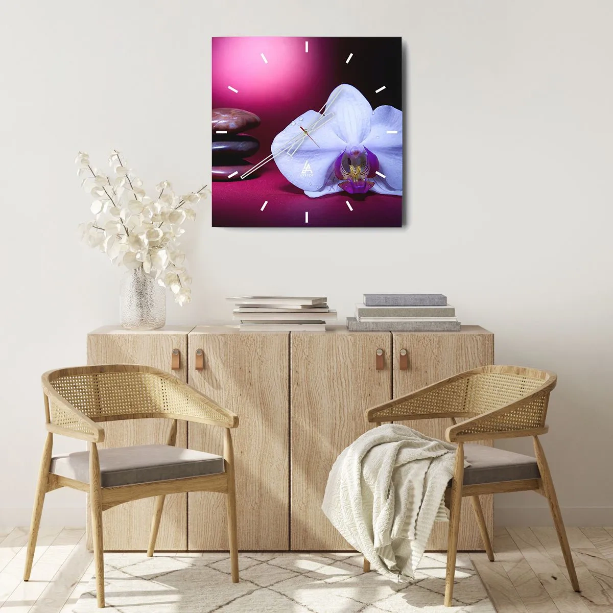 Wandklok - Klok - Een studie van versheid in paars - 30x30 cm