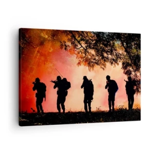 Schilderen op canvas - Silhouetten van soldaten in het bos tegen de oranje lucht - 70x50cm - … Allen voor een. - Moderne wanddecoratie voor woonkamer en slaapkamer ARTTOR