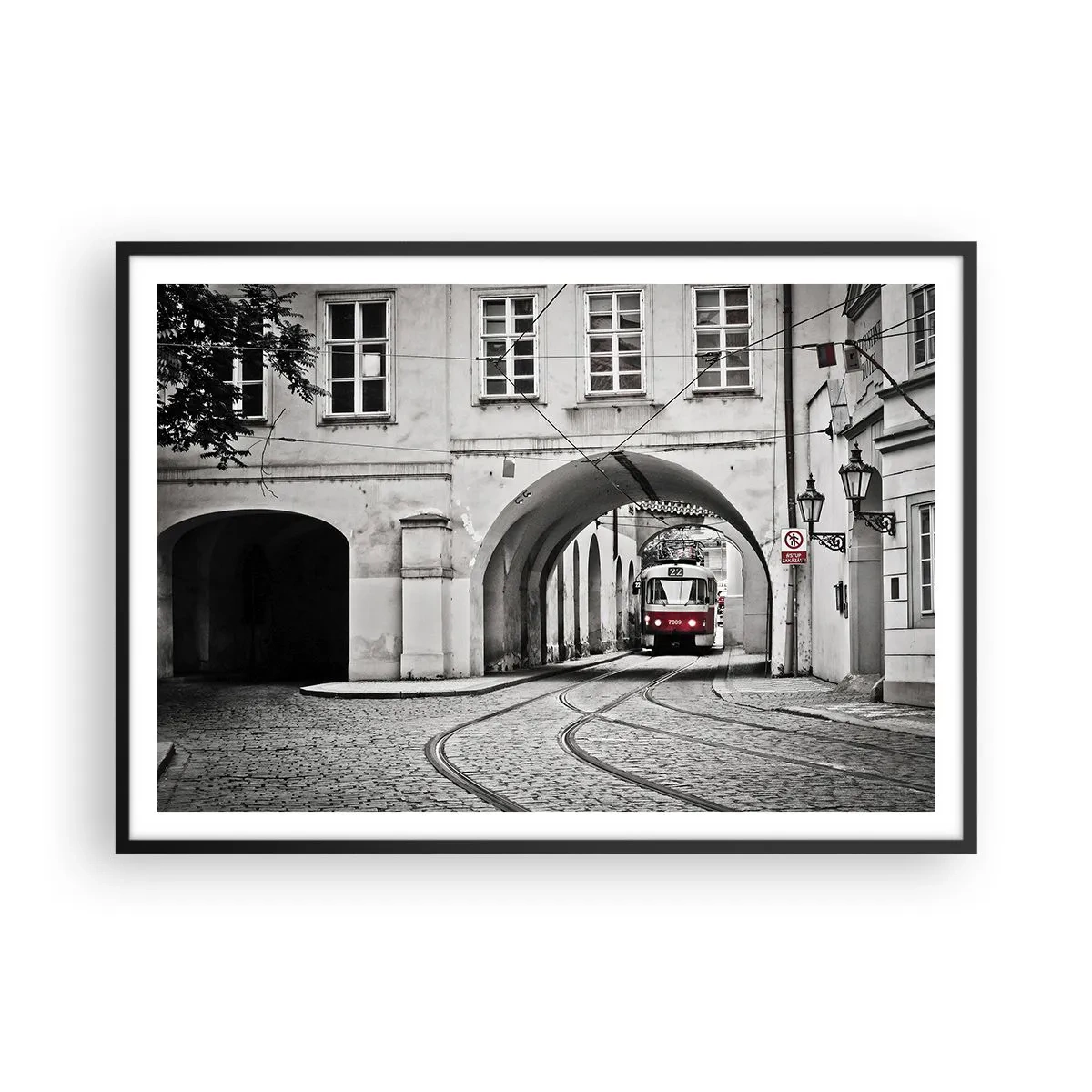 Poster in een zwarte lijst - Door het doolhof van de stad - 100x70 cm