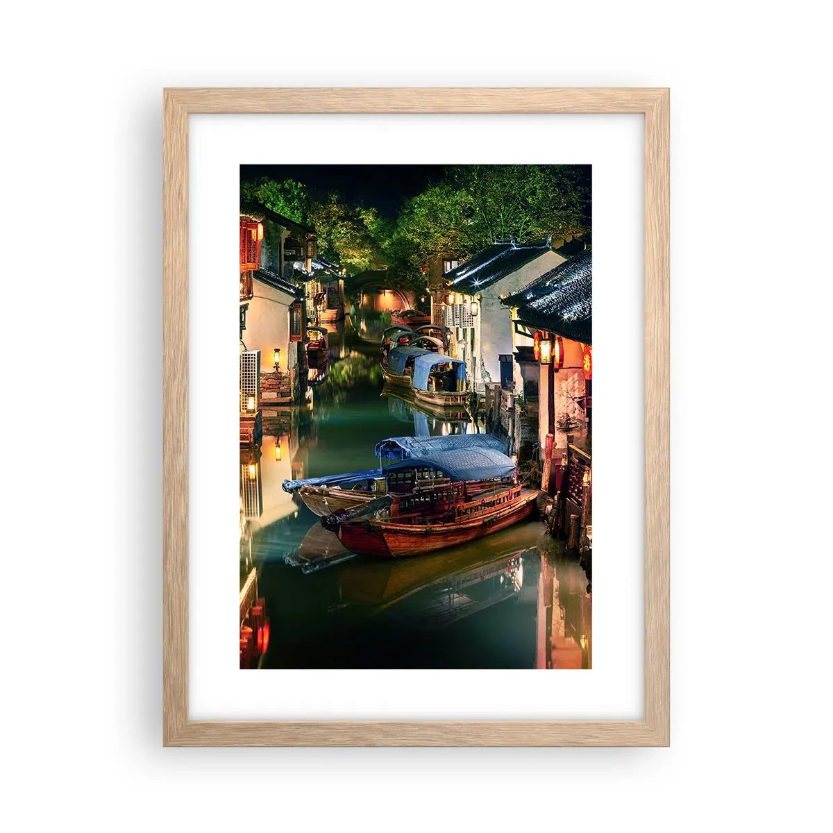 Een poster in een licht eiken lijst - Een avond op een Chinese straat - 30x40 cm