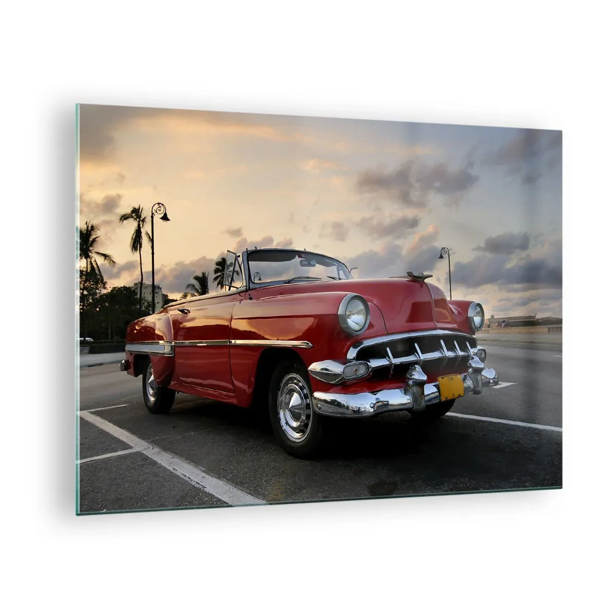 Schilderen op glas - Een rode klassieke cabriolet tegen een zonsondergangachtergrond - 70x50cm - De rode hitte van de tropen - Moderne wanddecoratie voor woonkamer en slaapkamer ARTTOR