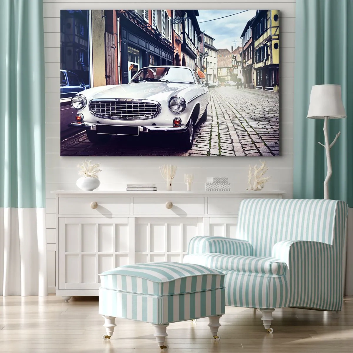 Schilderen op canvas - Een klassieke witte auto op een geplaveide stadsstraat - 70x50cm - Het verleden is vandaag - Moderne wanddecoratie voor woonkamer en slaapkamer ARTTOR