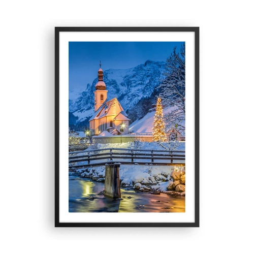 Poster in een zwarte lijst - Een kerk in een winterse setting met een kerstboom en kerstverlichting - 50x70cm - Kerstgeest - Moderne wanddecoratie voor woonkamer en slaapkamer ARTTOR