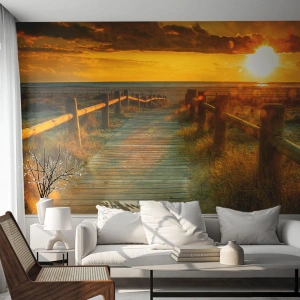 Fotobehang Premium Sand - Badend in oud goud - Landschap, Zee, Afdaling naar het strand - 100x70 cm