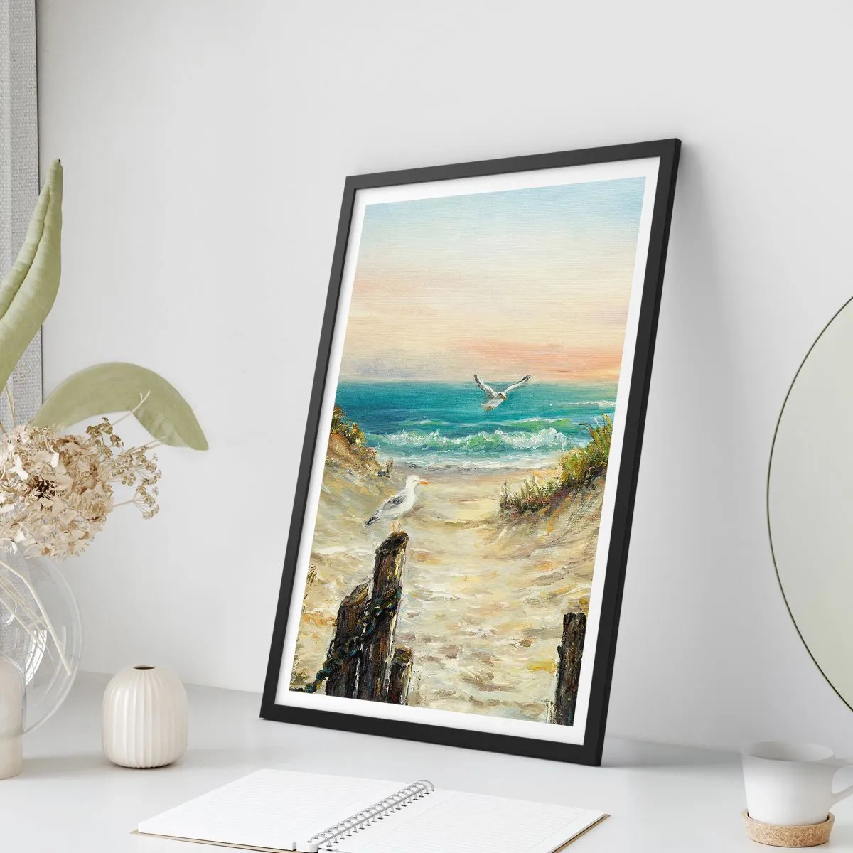 Poster in een zwarte lijst - Strand met meeuwen en golven bij zonsondergang - 50x70cm - Windstille afzondering - Moderne wanddecoratie voor woonkamer en slaapkamer ARTTOR