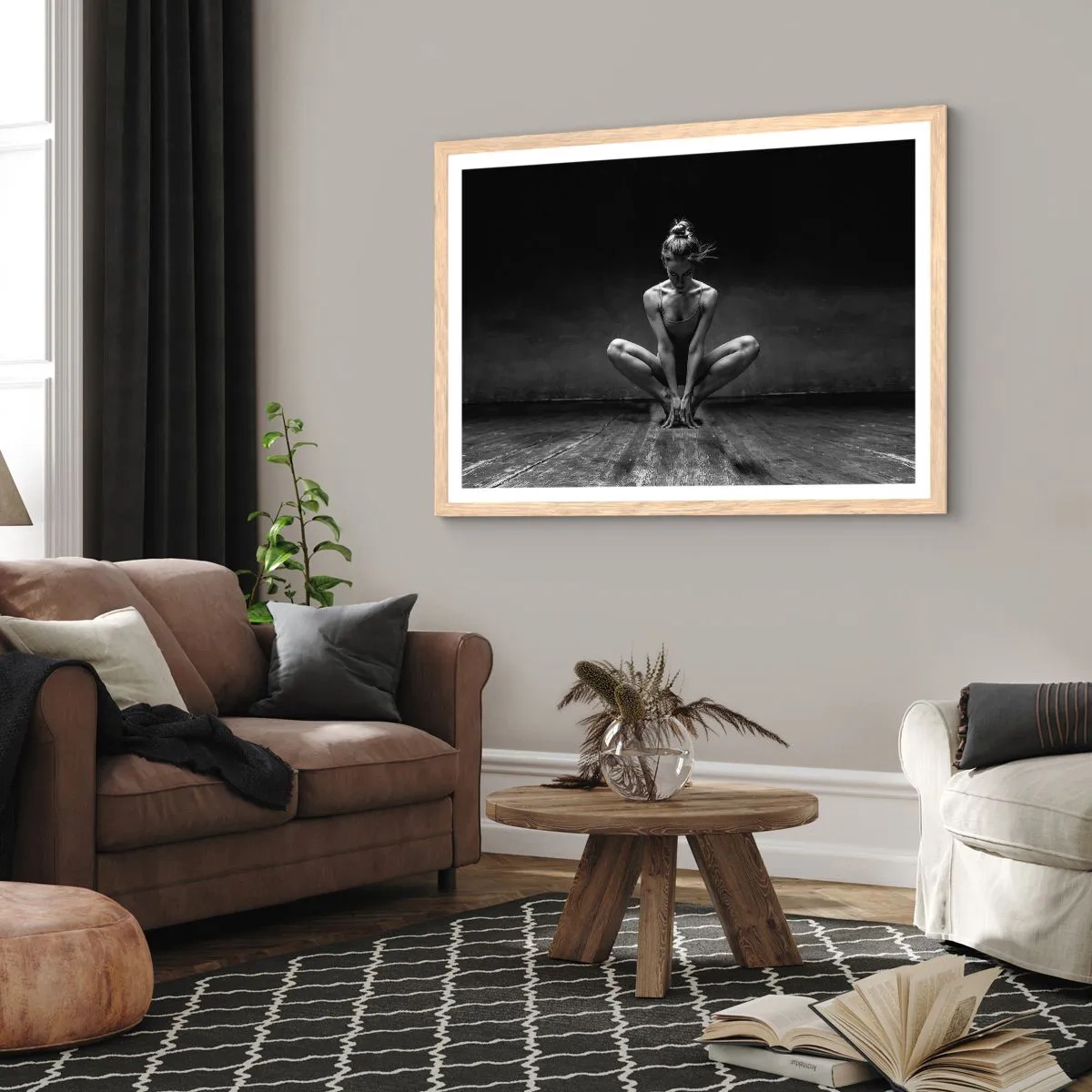 Een poster in een licht eiken lijst - Concentratie van dansenergie - 91x61 cm