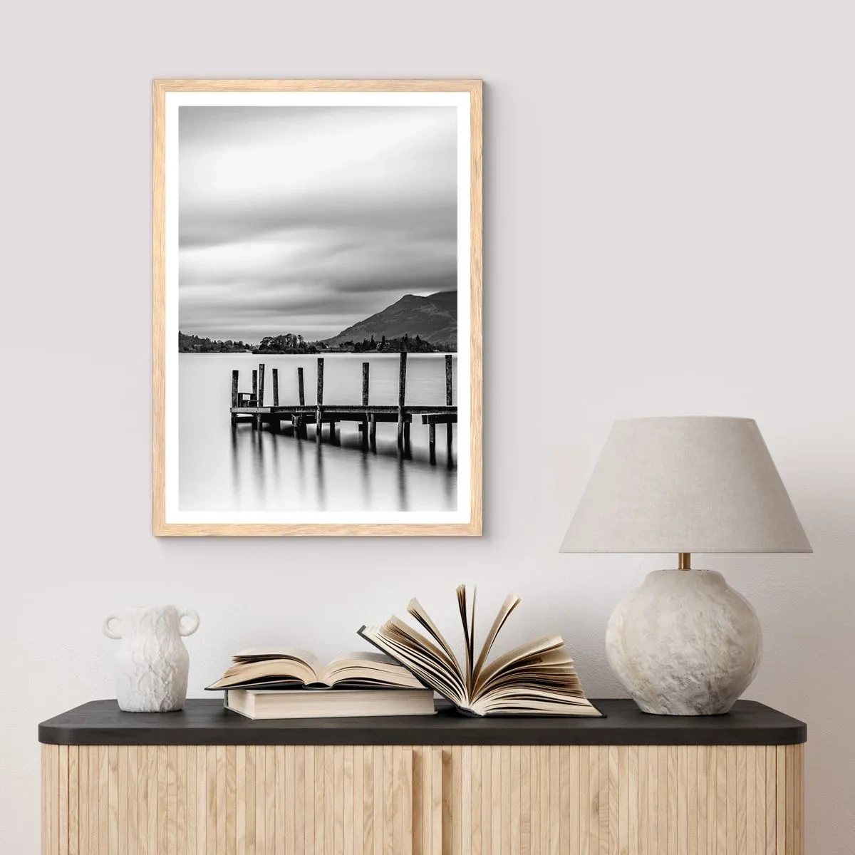 Een poster in een licht eiken lijst - Zachtheid en kracht - 61x91 cm