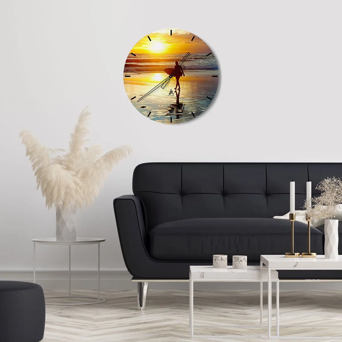 Wandklok - Klok - Surfer bij zonsondergang op het strand - 30x30cm - De terugkeer van de krijger - Moderne wanddecoratie voor woonkamer, keuken en slaapkamer ARTTOR