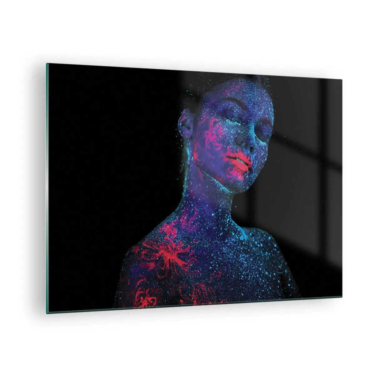 Schilderen op glas - Portret van een vrouw met fluorescerende bodypainting - 70x50cm - in sterrenstof - Moderne wanddecoratie voor woonkamer en slaapkamer ARTTOR