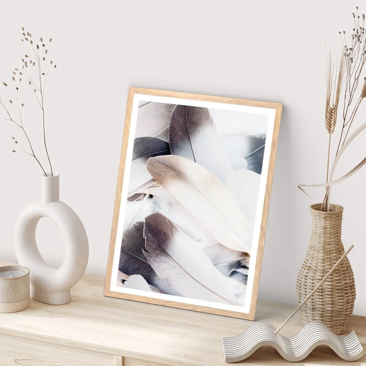 Een poster in een licht eiken lijst - Bijna engelachtig - 61x91 cm