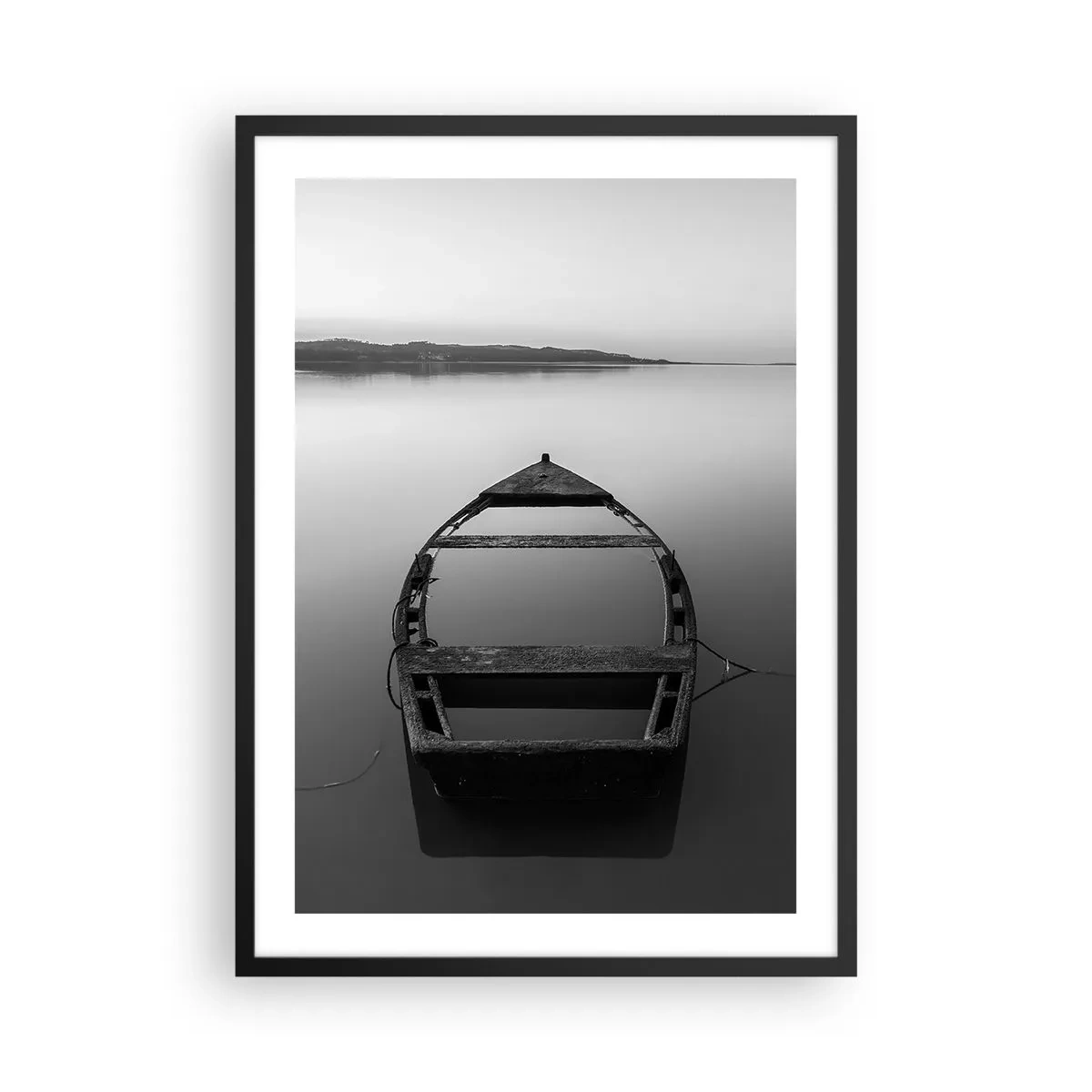 Poster in een zwarte lijst - Een oude boot drijvend op kalm water - 50x70cm - Verlangen en melancholie - Moderne wanddecoratie voor woonkamer en slaapkamer ARTTOR