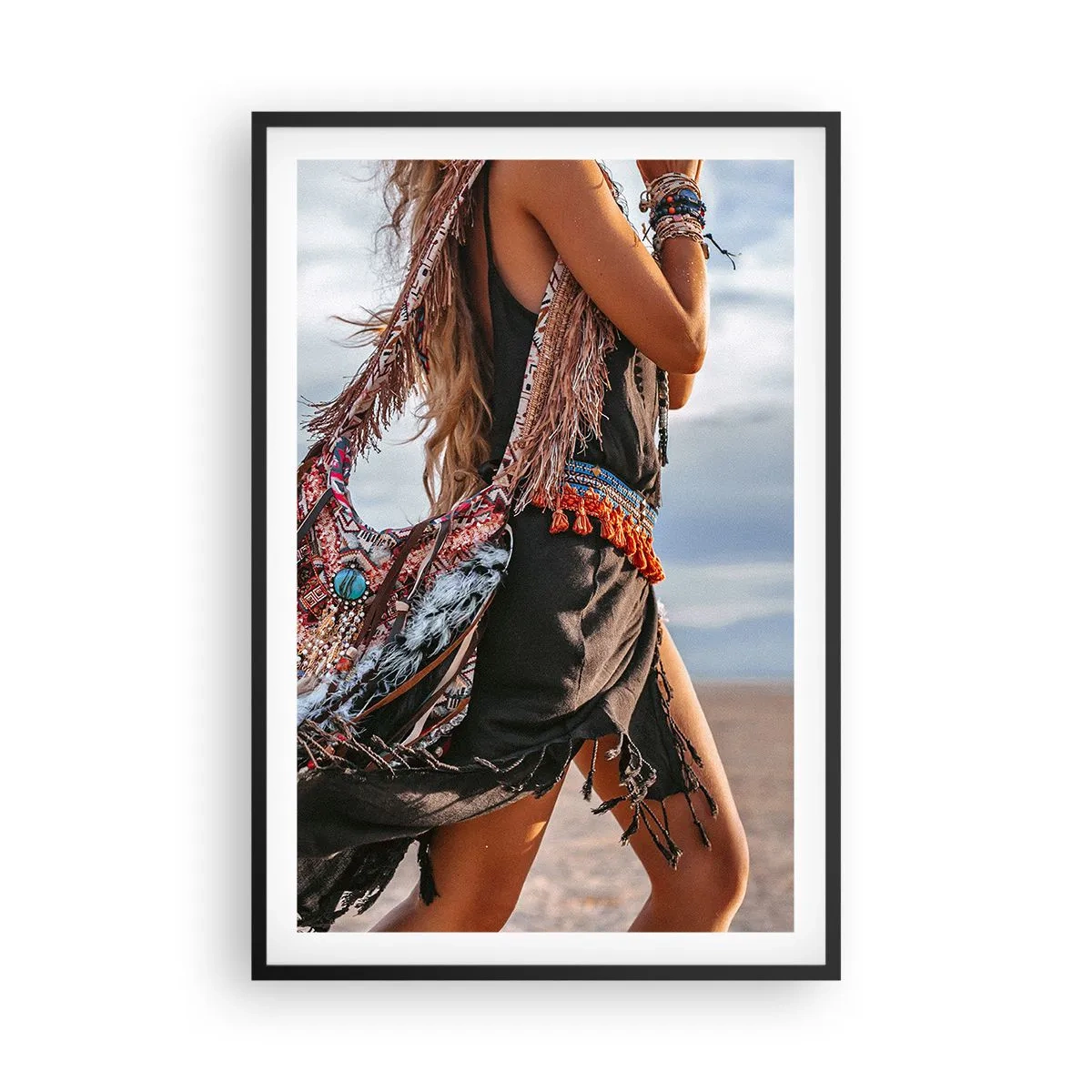 Poster in een zwarte lijst - Het meisje van de sjamaan - 61x91 cm