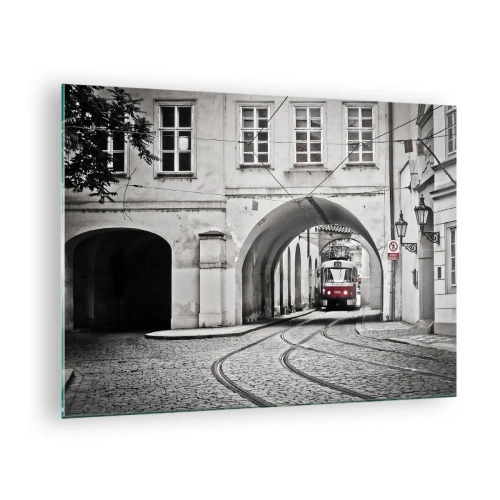 Schilderen op glas - Zwart-witte tram in een oude straat - 70x50cm - Door het doolhof van de stad - Moderne wanddecoratie voor woonkamer en slaapkamer ARTTOR