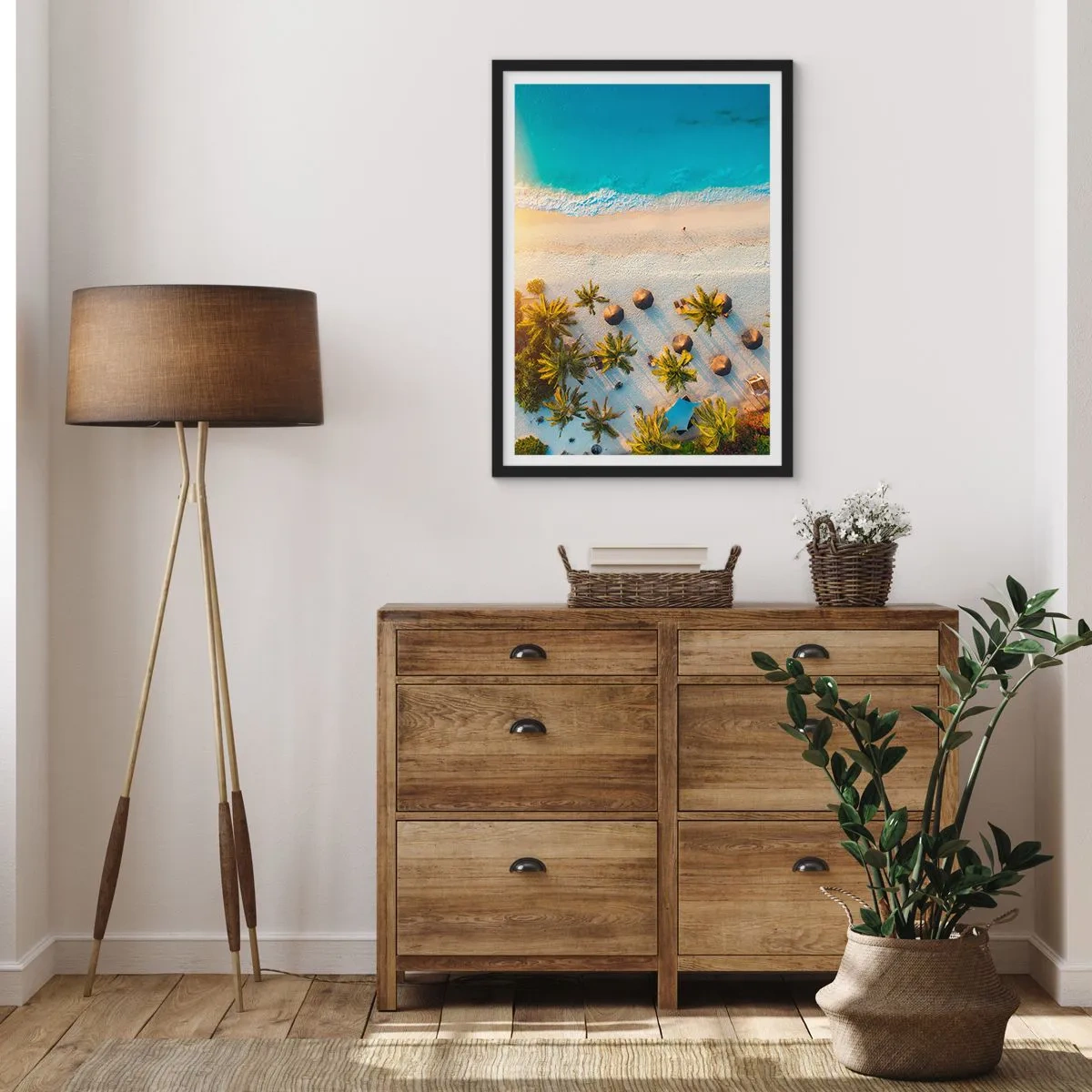 Poster in een zwarte lijst - Luchtfoto van een paradijselijk strand met palmbomen en turquoise water - 50x70cm - Welkom in het paradijs - Moderne wanddecoratie voor woonkamer en slaapkamer ARTTOR