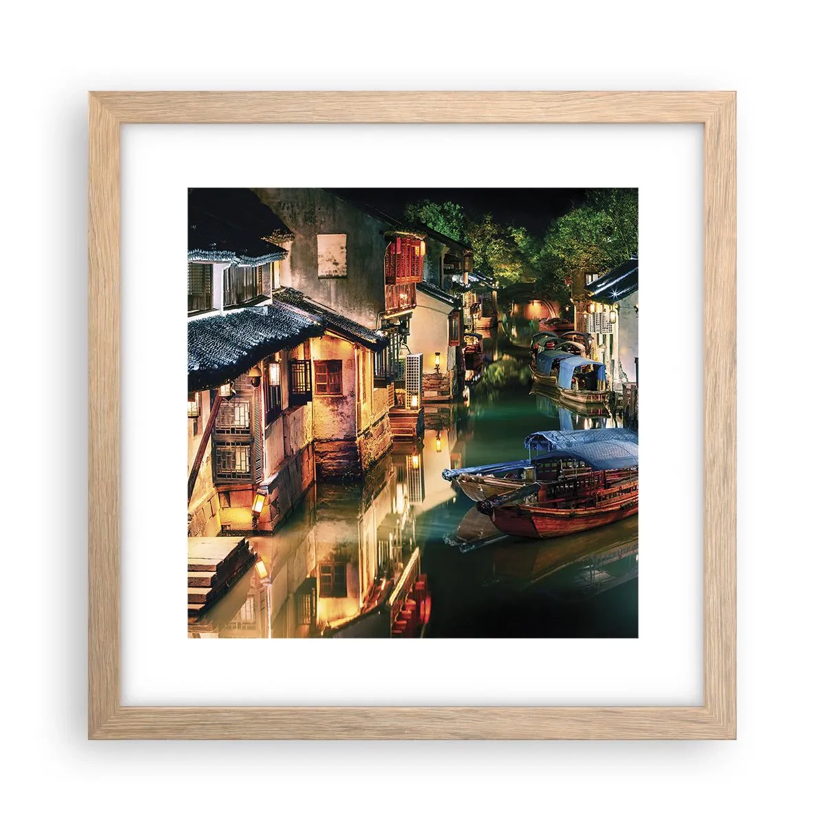 Een poster in een licht eiken lijst - Een avond op een Chinese straat - 30x30 cm
