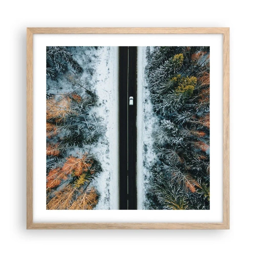 Een poster in een licht eiken lijst - Snijd door het winterbos - 50x50 cm