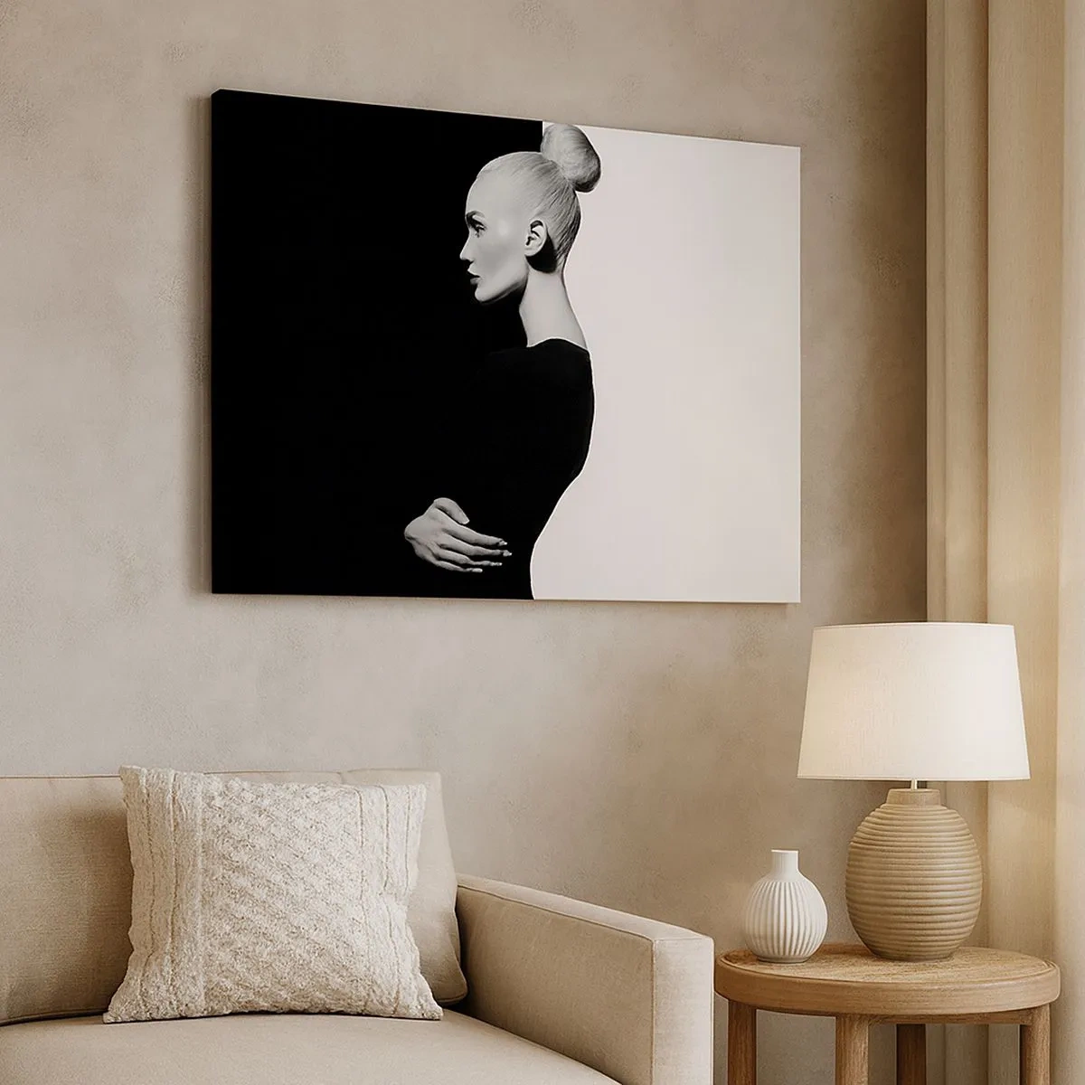 Schilderen op canvas - Stijlvol portret van een vrouw tegen een zwart-witte achtergrond - 70x50cm - Gewoon een vrouw - Moderne wanddecoratie voor woonkamer en slaapkamer ARTTOR