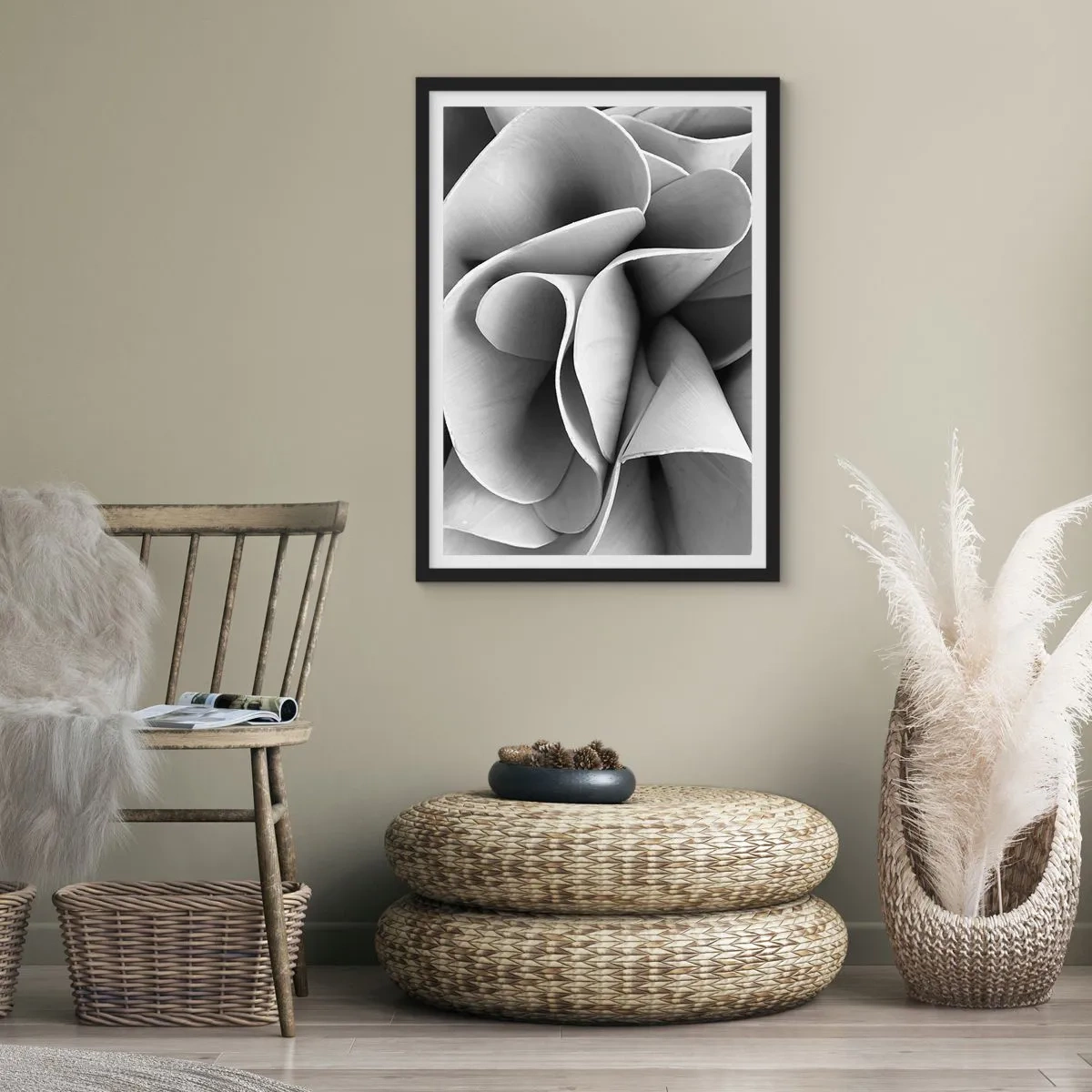 Poster in een zwarte lijst - Abstracte bloemblaadjes in grijstinten - 50x70cm - Het gebeurt in de ruimte - Moderne wanddecoratie voor woonkamer en slaapkamer ARTTOR