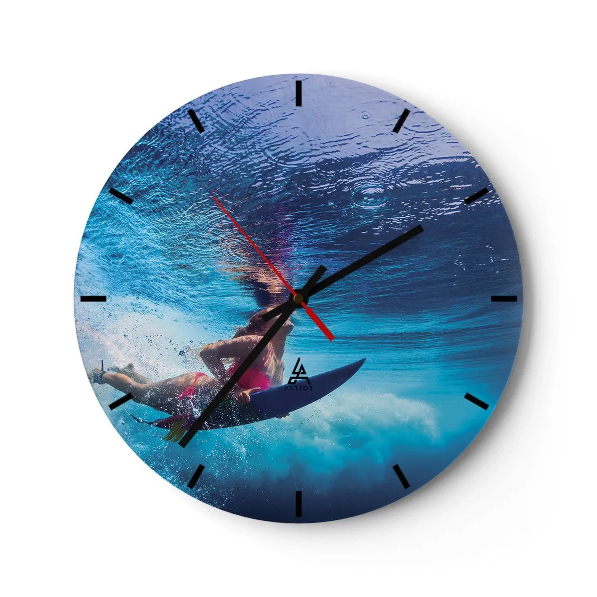 Wandklok - Klok - Een surfer onder water in een dynamische scène - 30x30cm - De diepte van vreugde - Moderne wanddecoratie voor woonkamer, keuken en slaapkamer ARTTOR