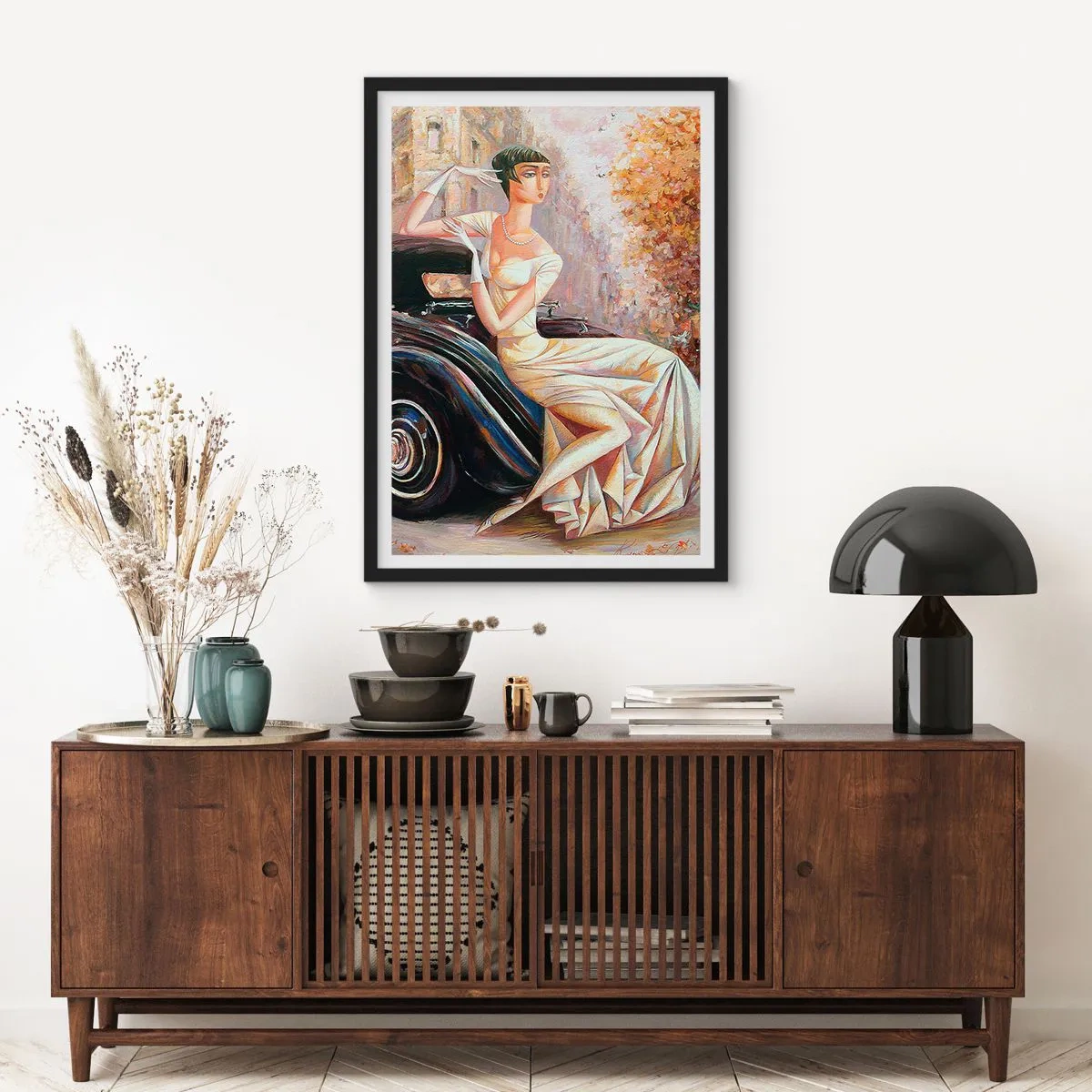 Poster in een zwarte lijst - Elegante vrouw naast een retro-auto in schilderachtige stijl - 50x70cm - Elegantie in retrostijl - Moderne wanddecoratie voor woonkamer en slaapkamer ARTTOR