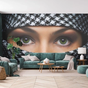 Fotobehang Premium Sand - Portret van een gesluierde schoonheid met groene ogen - Vrouw, Ogen, Cultuur - 100x70 cm