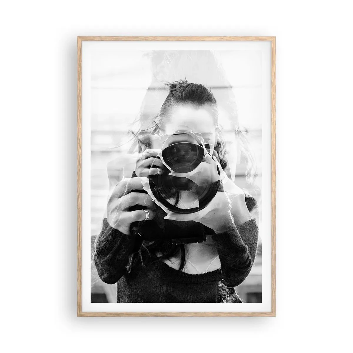 Een poster in een licht eiken lijst - Maker en materiaal - 70x100 cm