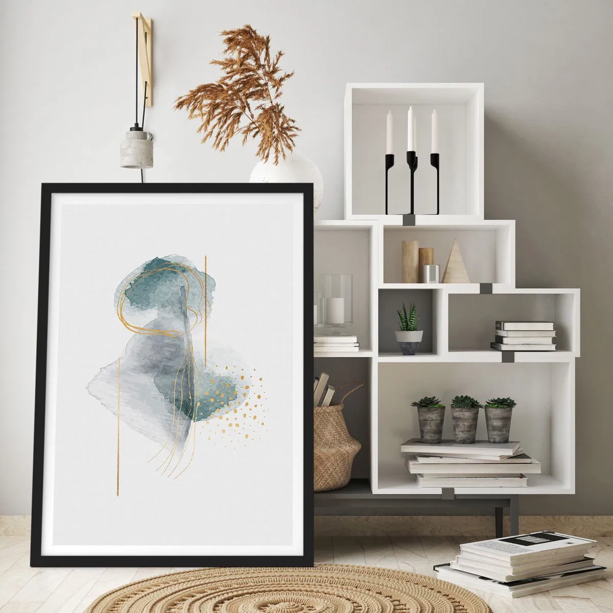 Poster in een zwarte lijst - Over de relatie tussen grijs en goud - 70x100 cm