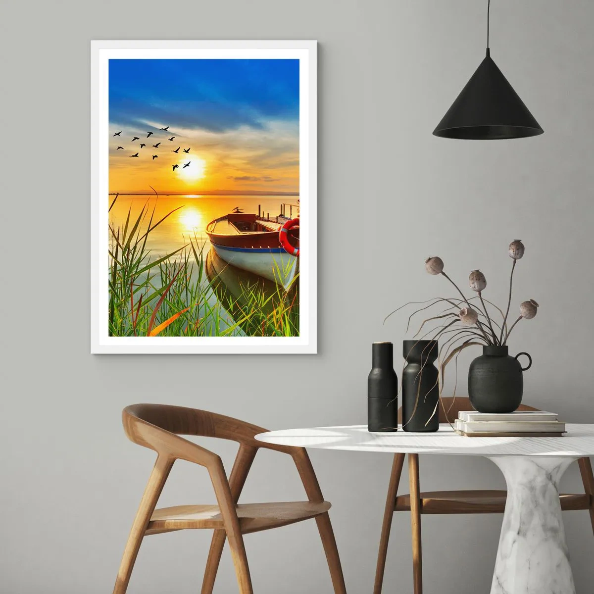 Poster in een witte lijst - De aalscholvers vliegen al weg - 70x100 cm