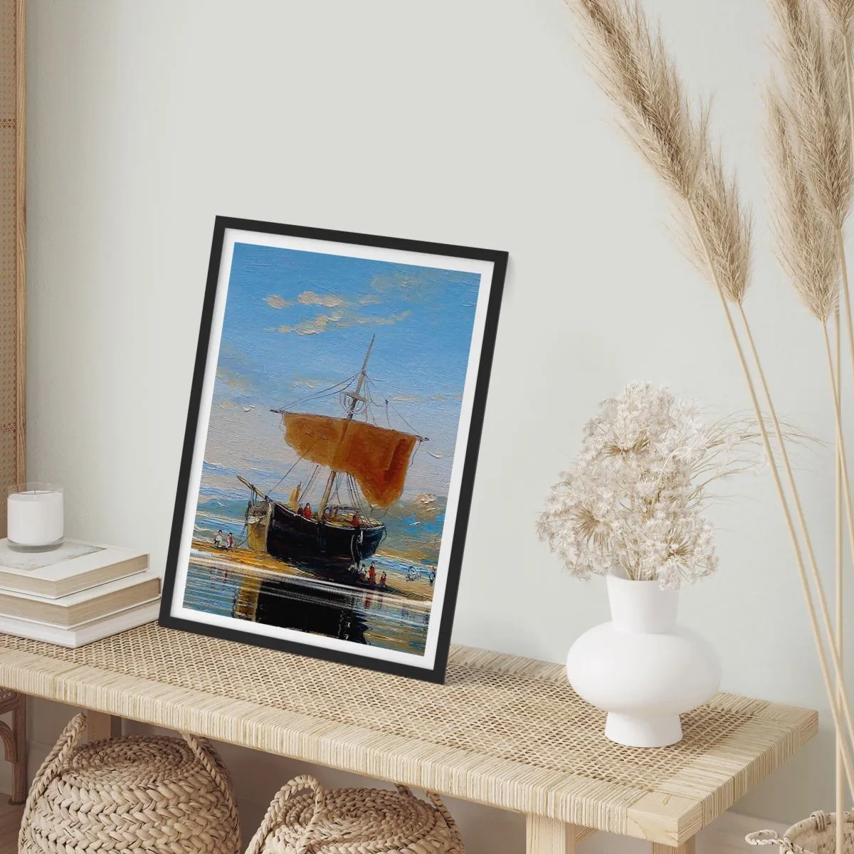 Poster in een zwarte lijst - Een traditionele zeilboot aan de kust met zijn weerspiegeling in het water - 50x70cm - Water, bodem, lucht - Moderne wanddecoratie voor woonkamer en slaapkamer ARTTOR