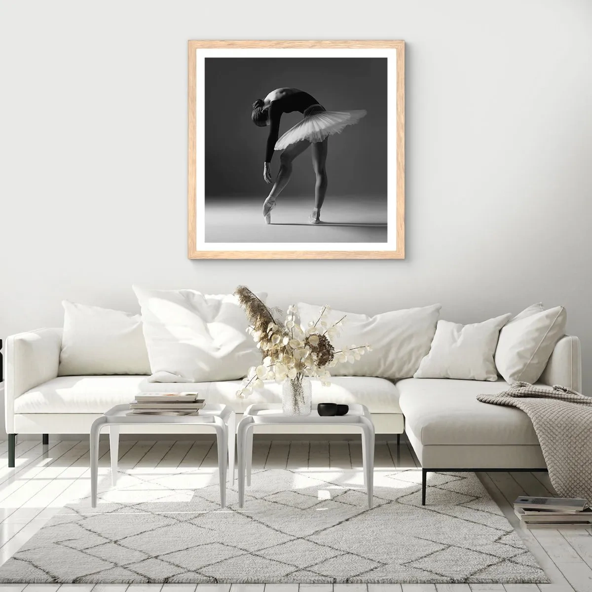 Een poster in een licht eiken lijst - Bella ballerina - 60x60 cm