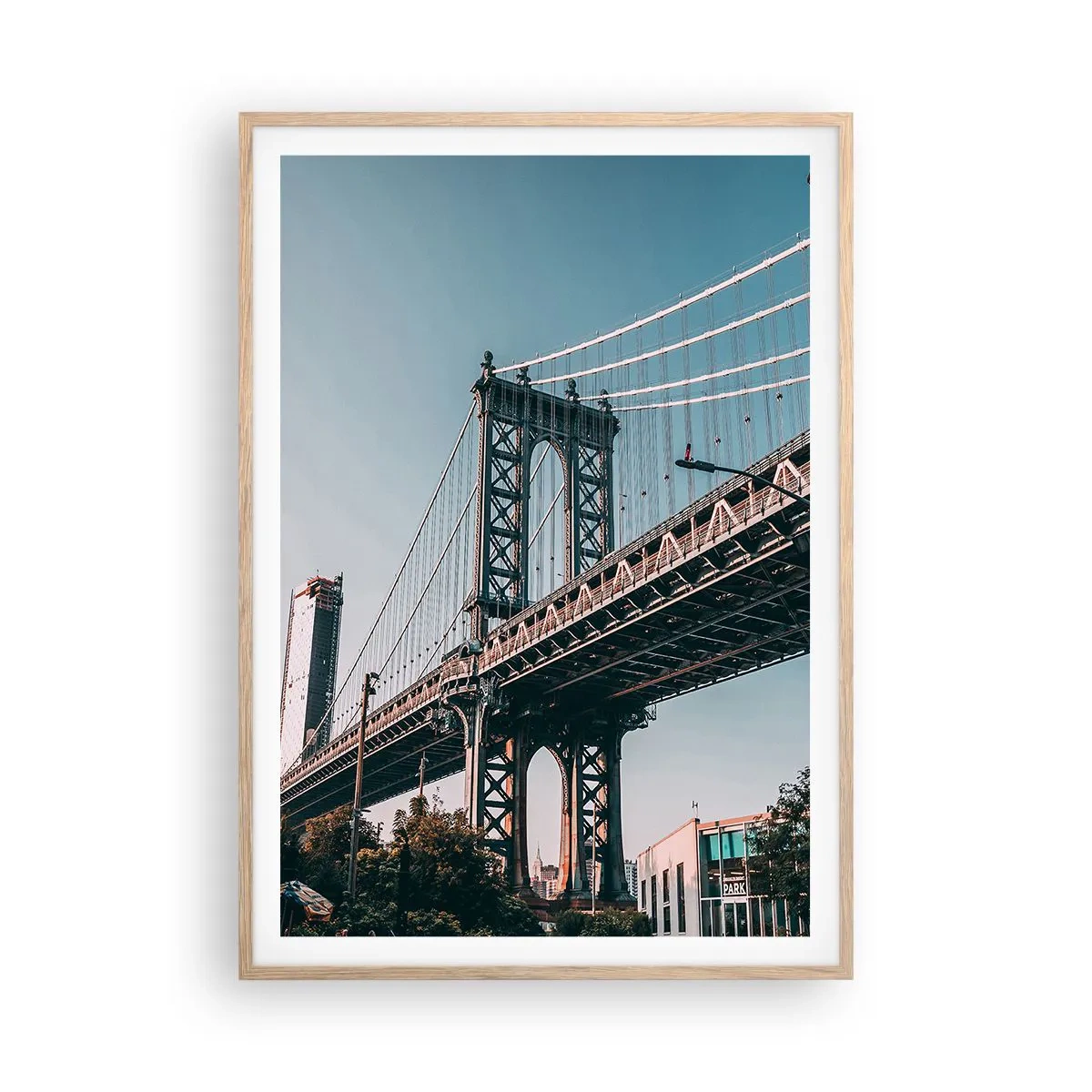 Een poster in een licht eiken lijst - Over de golven van de stad - 70x100 cm