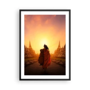 Poster in een zwarte lijst - Een boeddhistische monnik in de stralen van de opkomende zon - 50x70cm - In vrede voor de eeuwigheid - Moderne wanddecoratie voor woonkamer en slaapkamer ARTTOR