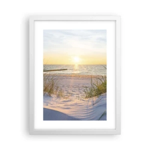 Poster in een witte lijst - Het geluid van de zee, het zingen van vogels, een wild strand tussen het gras... - 30x40 cm