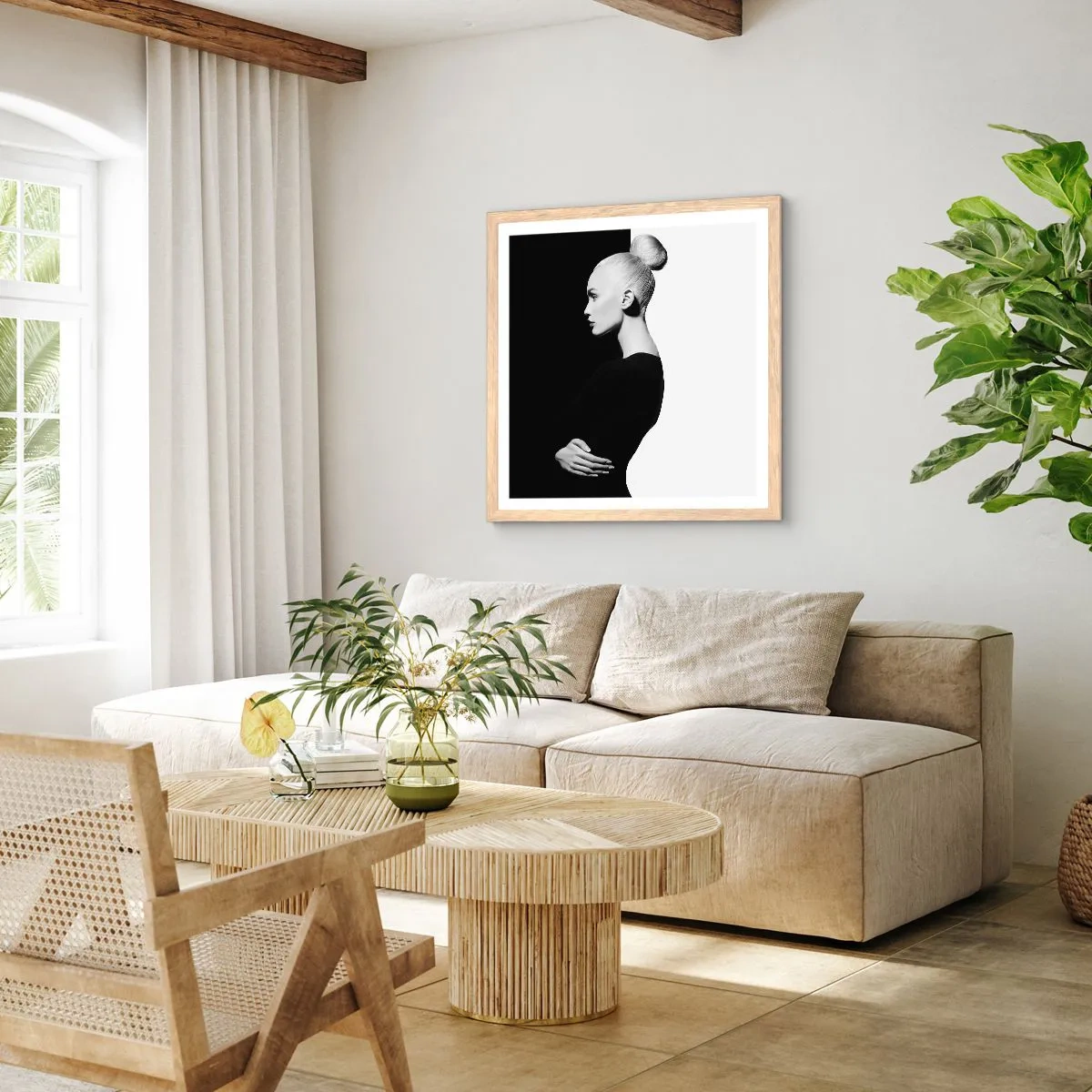 Een poster in een licht eiken lijst - Gewoon een vrouw - 40x40 cm