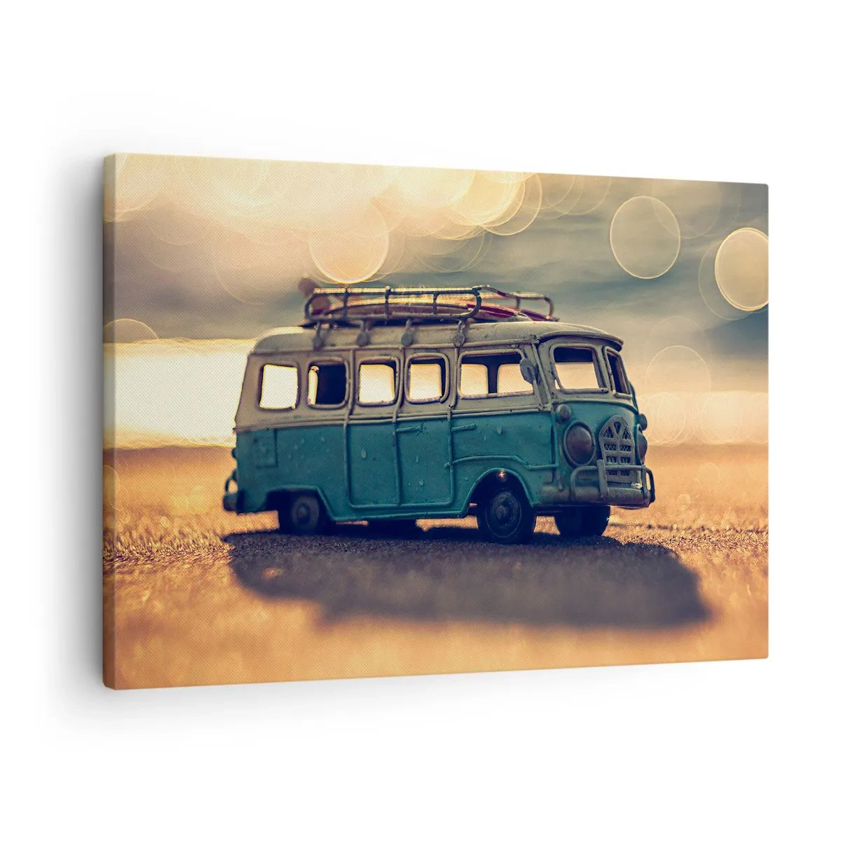 Schilderen op canvas - Retrobus tegen wazig licht - 70x50cm - Het einde van idolen: geld en werk - Moderne wanddecoratie voor woonkamer en slaapkamer ARTTOR