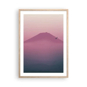 Een poster in een licht eiken lijst - Wandelaars boven de wolken - 50x70 cm